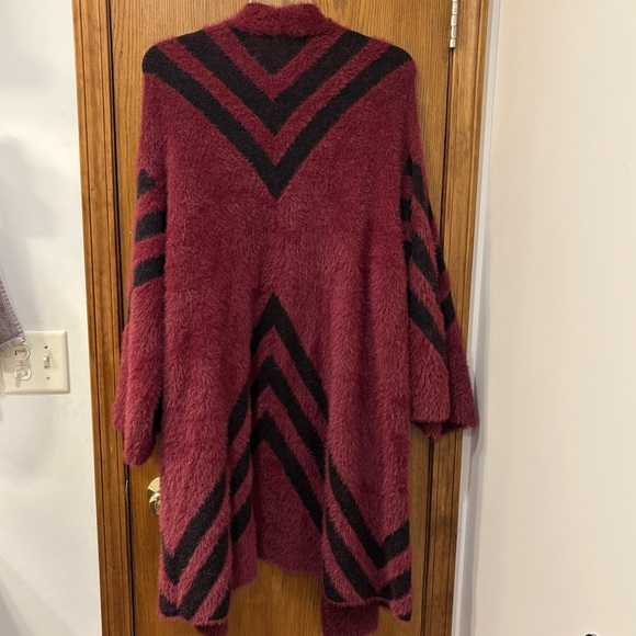 Long, fuzzy Curations open front cardigan, duster. 1X - Picture 3 of 10